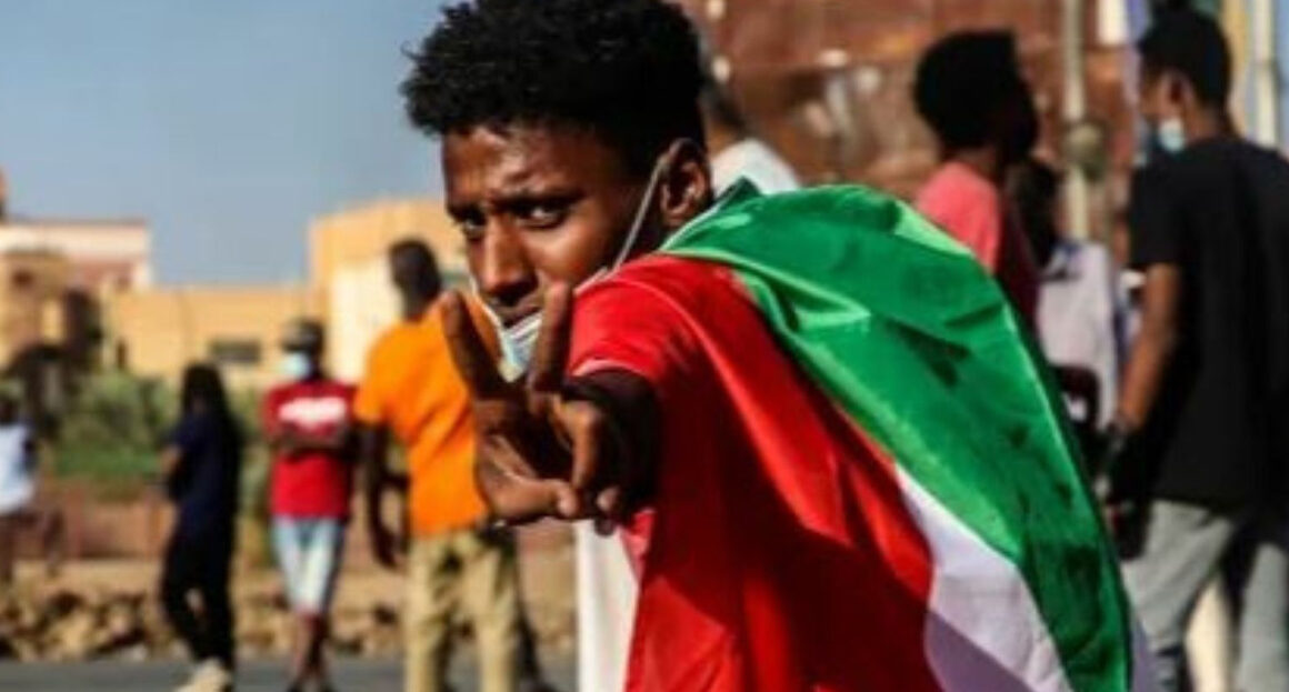 After three months, the Sudanese Army frees activist Hatim Ayoub